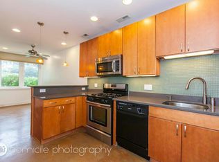 1045 W Grace St #G5, Chicago, IL 60613