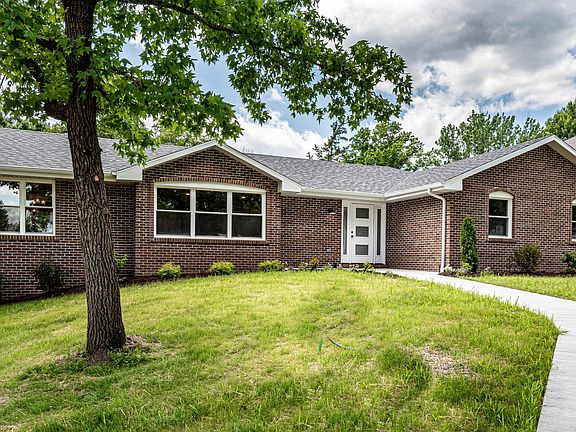 2nd image of 430 Valley Park Dr