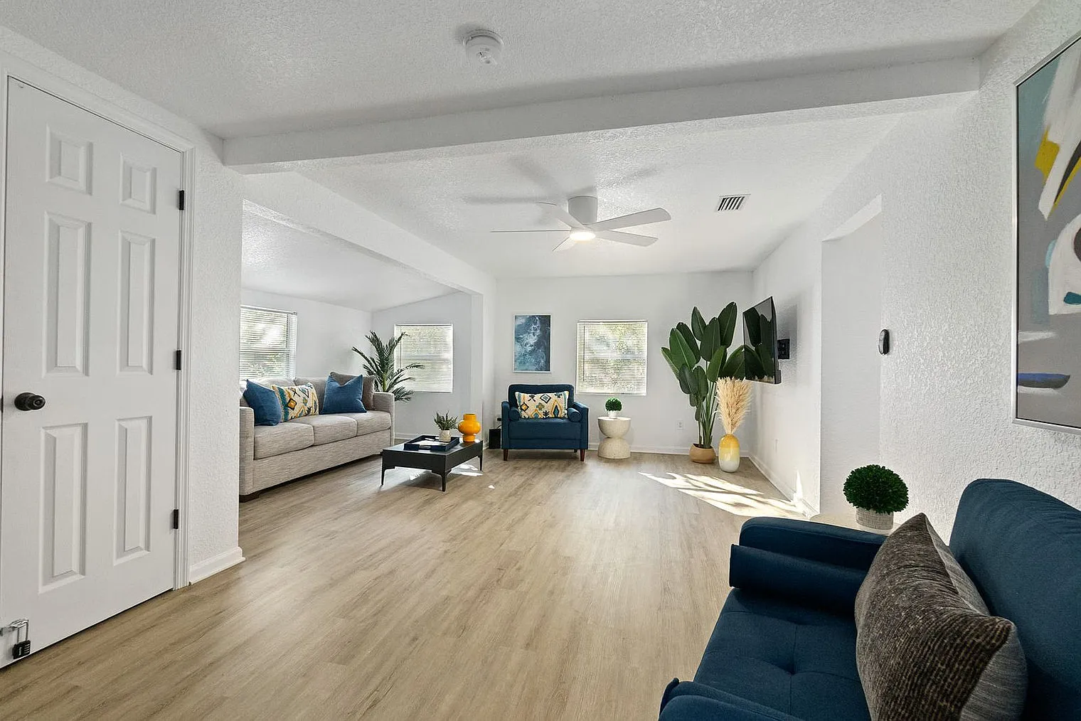 3 bed, 2.0 bath, 1496 sqft, $4,031 — Photo 3