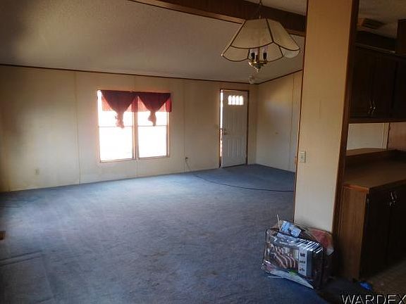5th image of 839 Holly St