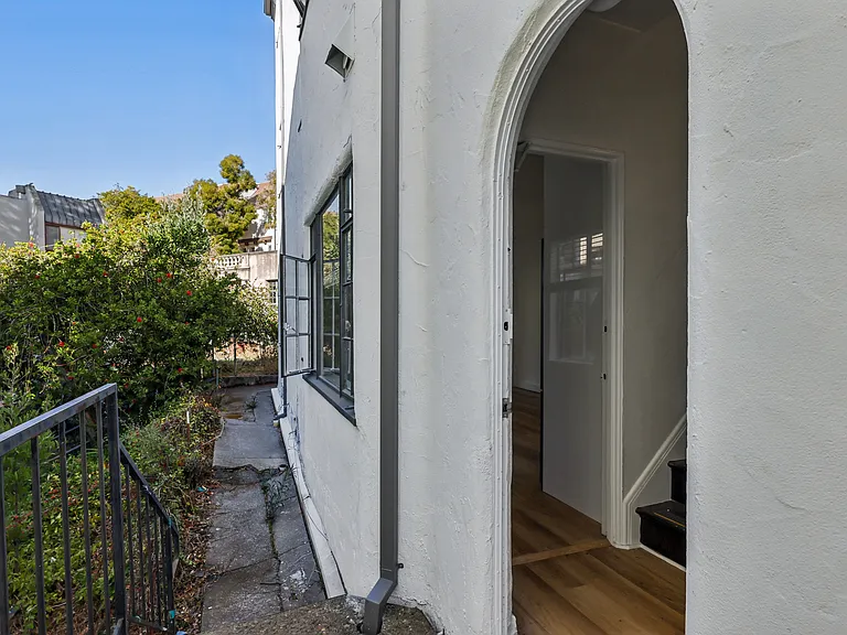 2369 Le Conte Avenue — Photo 15