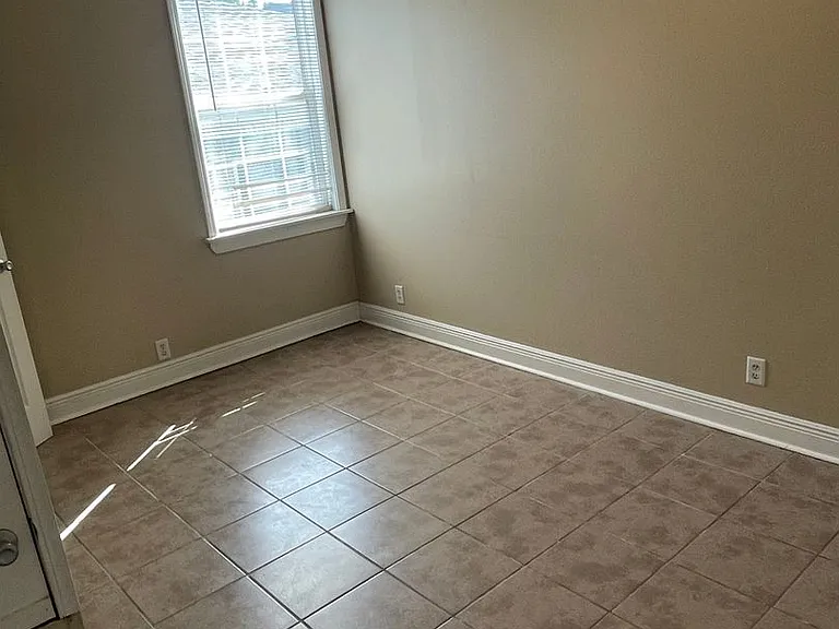 2311 Baronne St #B — Photo 6