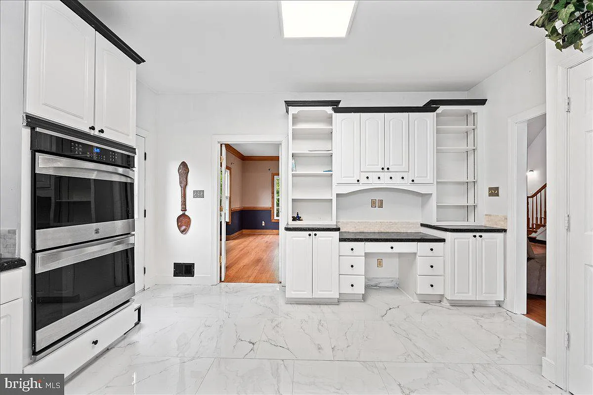 5 bed, 3.0 bath, 4447 sqft, $3,295 — Photo 4