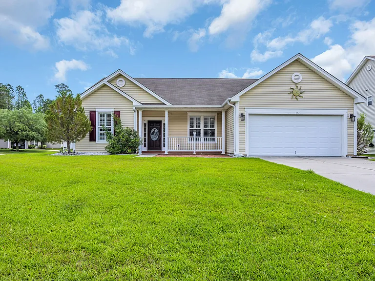 101 Zinnia Dr — Photo 1