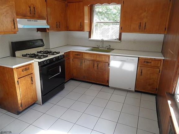 5th image of 296 N Walnut St
