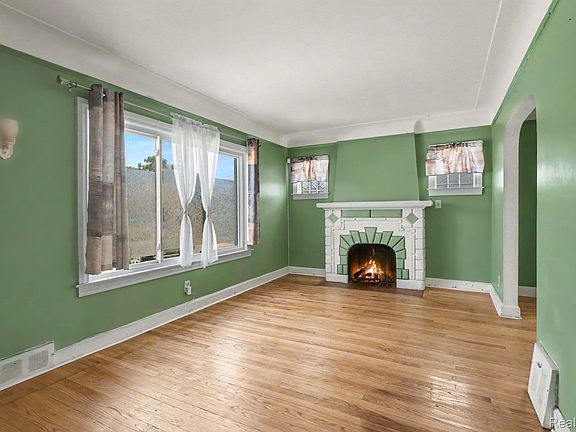 4th image of 5045 Wayburn St
