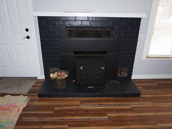 3rd image of 2261 Mansell St