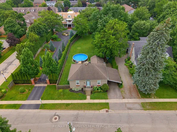 57 Main St N, Hamilton, ON L8B 0E6