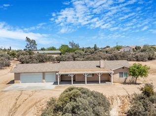 11221 Omelveny Rd, Oak Hills, CA 92344