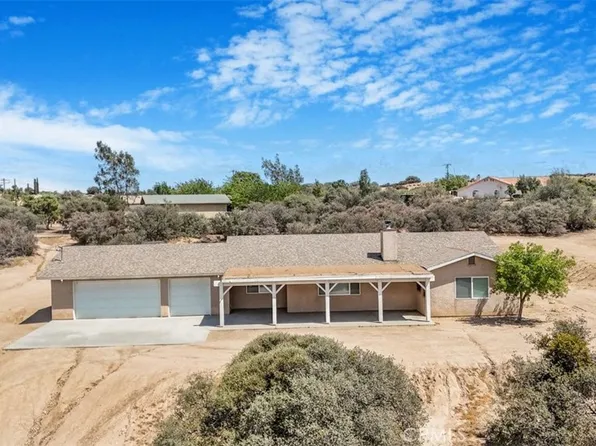 11221 Omelveny Rd, Oak Hills, CA 92344