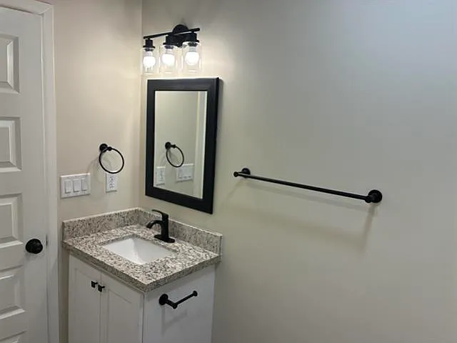 705 E Bustamante St #2 — Photo 6