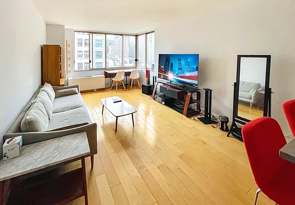 Rented by Fact Real Estate LLC | media 7