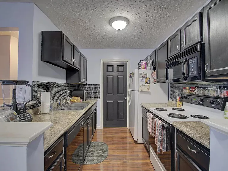 660 Friars Ln #2 — Photo 8
