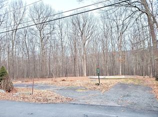 236 Upper Independence Dr, Lackawaxen, PA 18435