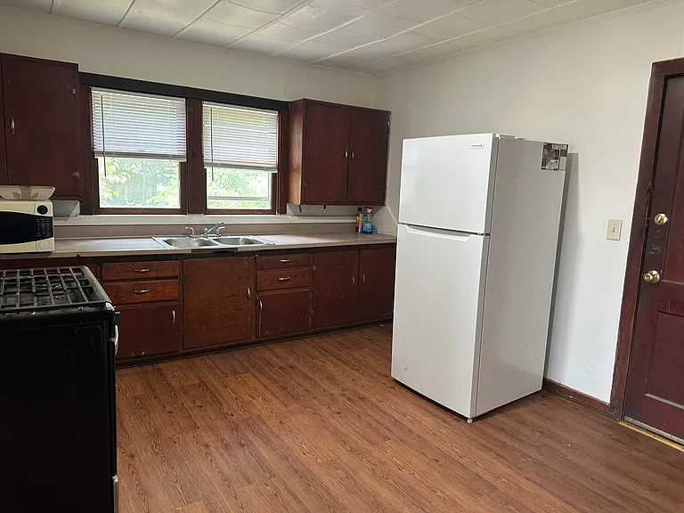 511 E Ward St — Photo 6