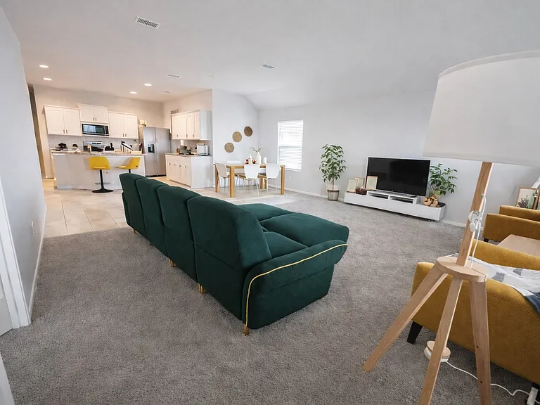 7924 Oaktown Dr — Photo 2