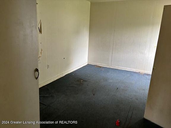 3rd image of 510 Clyde St