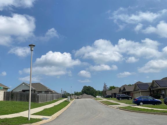 4th image of 2524 Eastridge Dr