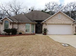 2805 Oakwood Dr, Brenham, TX 77833