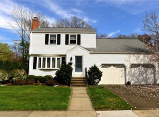 10 Parkwood Rd, Stratford, CT 06614