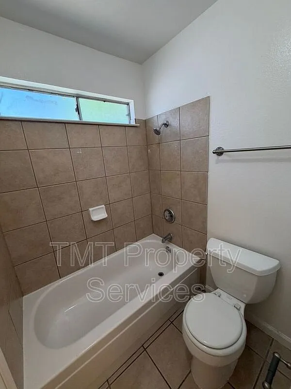 2 bed, 1.0 bath, 906 sqft, $1,600 — Photo 2
