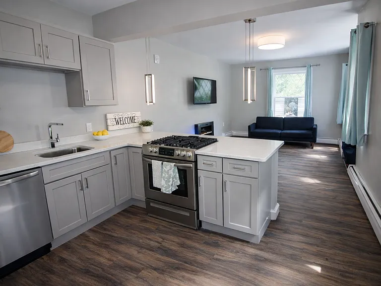 522 Stewart Ave — Photo 6
