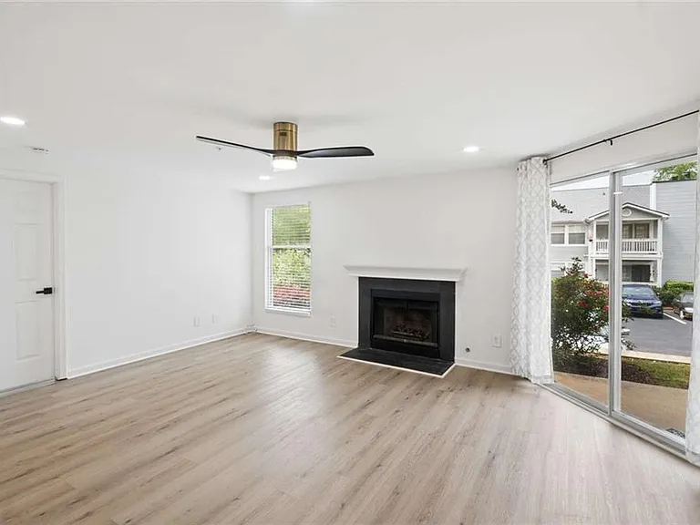 1466 Keys Crossing Dr NE — Photo 5