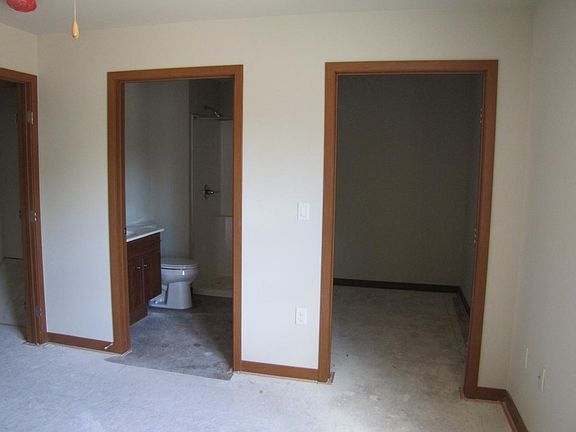 NOTE: Pictures may vary slightly from actual construction.