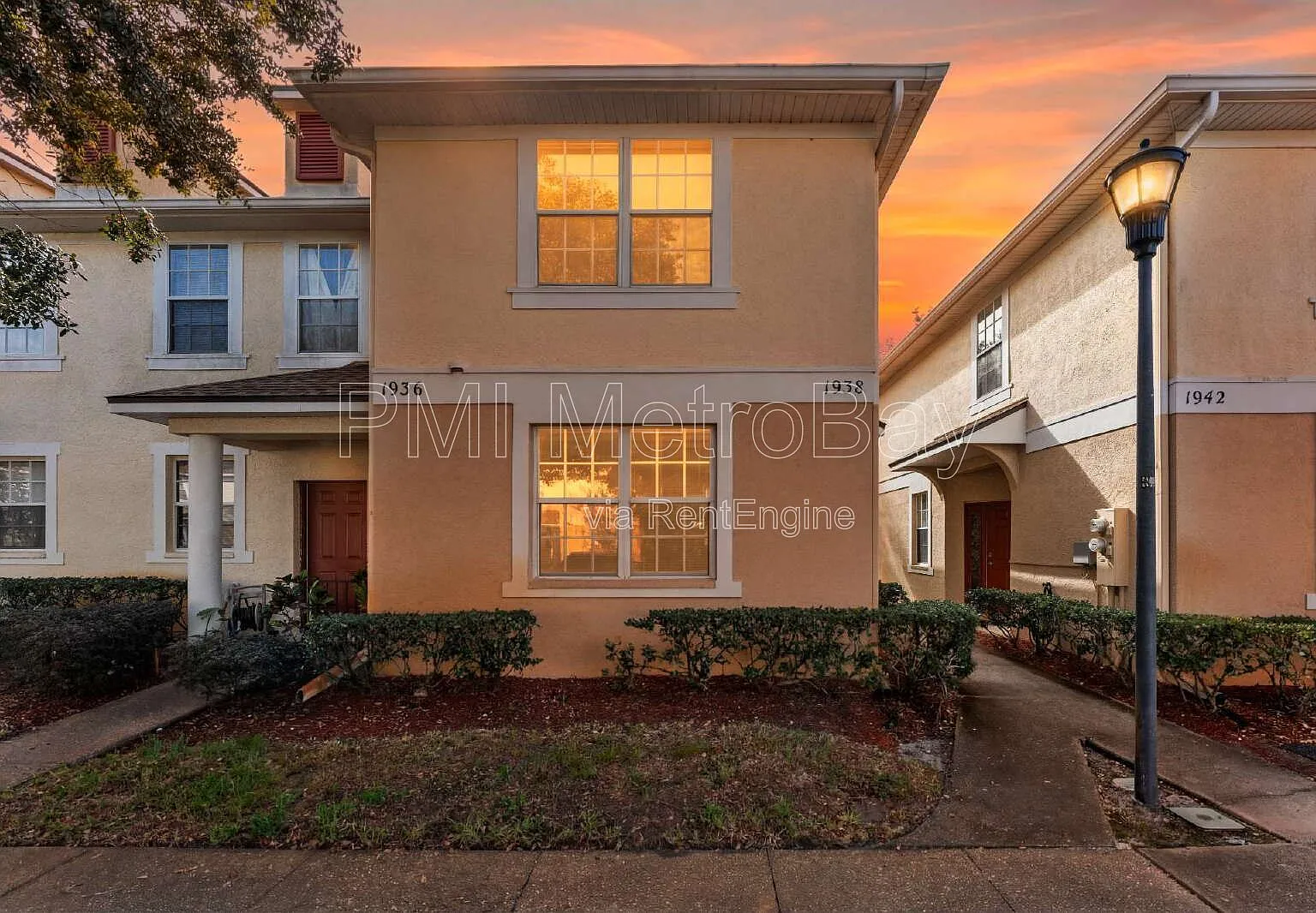 3 bed, 2.5 bath, 1464 sqft, $1,900 — Photo 3