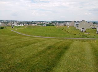 2433 Crystal Clear Dr, Hanover, PA 17331