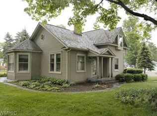 601 N Gremps St, Paw Paw, MI 49079