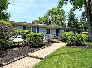 700 W Crescent Ave, Allendale, NJ 07401