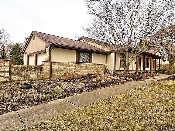 3rd image of 61 Sunnyridge Ln