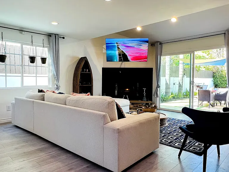 21001 Costanso St — Photo 41