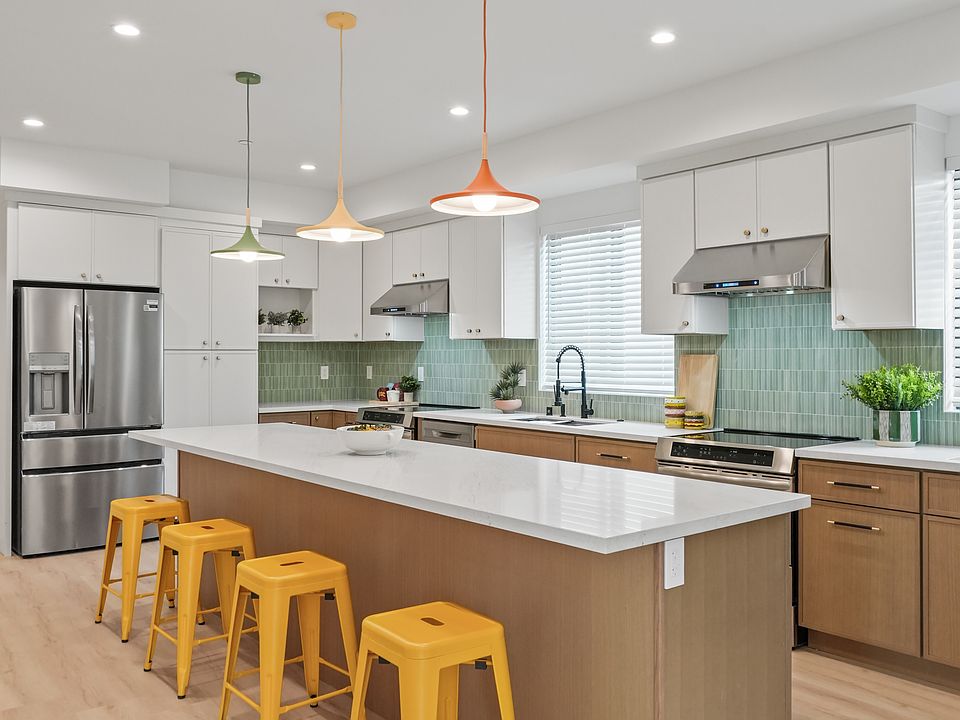 1st image of 1363 W 35th Pl #1/2