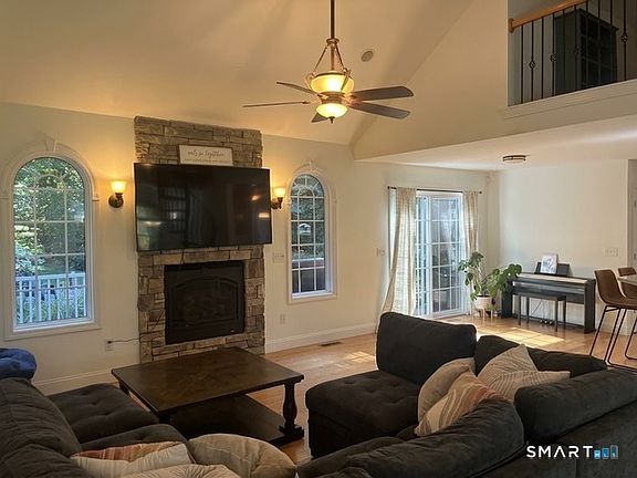 2nd image of 1382 Wolcott Road
