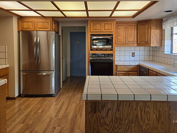3rd image of 410 Sierra St