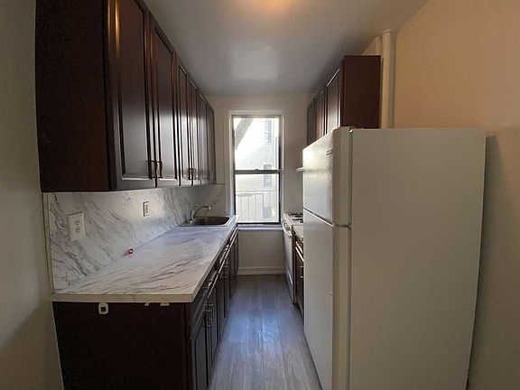 2nd image of 564 E 4th St APT 2A