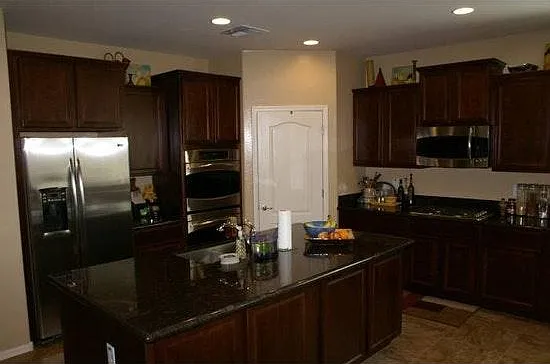 3 bed, 2230 sqft, $2,850 — Photo 2
