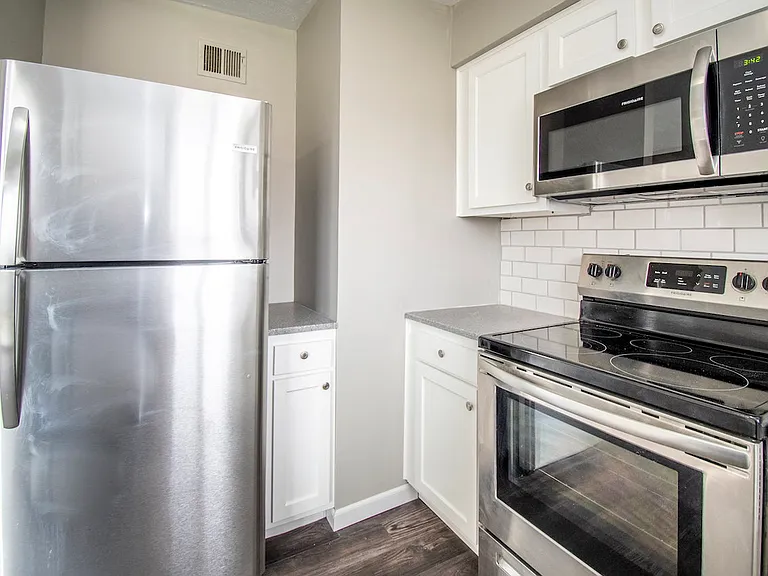 504-604 Cordes Dr — Photo 12