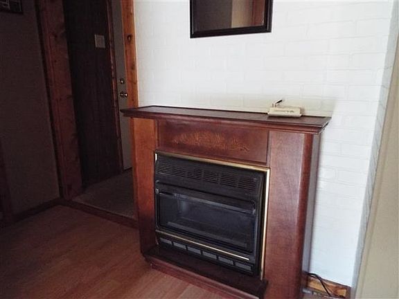4th image of 115 E Illinois St