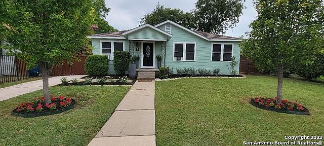 1st image of 305 W MARIPOSA DR