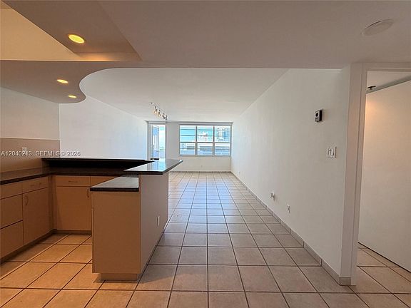 5th image of 100 Lincoln Rd #1410