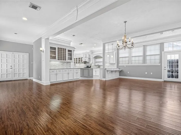 10310 Chevy Chase Dr, Houston, TX 77042