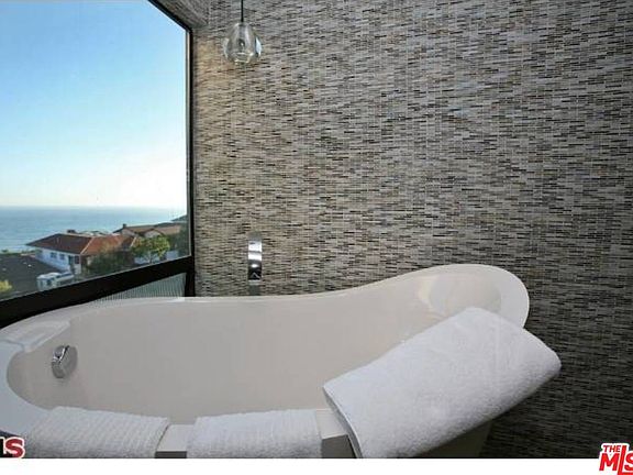 5th image of 18133 Coastline Dr APT 2