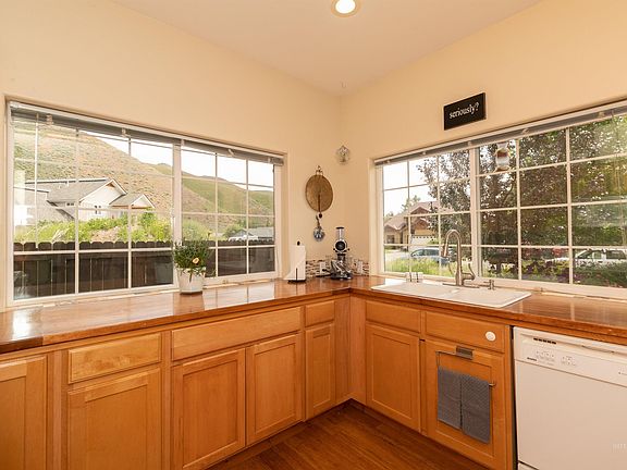 4th image of 1131 Echohill Dr