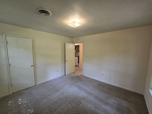 4th image of 423 Briarwood Cir N