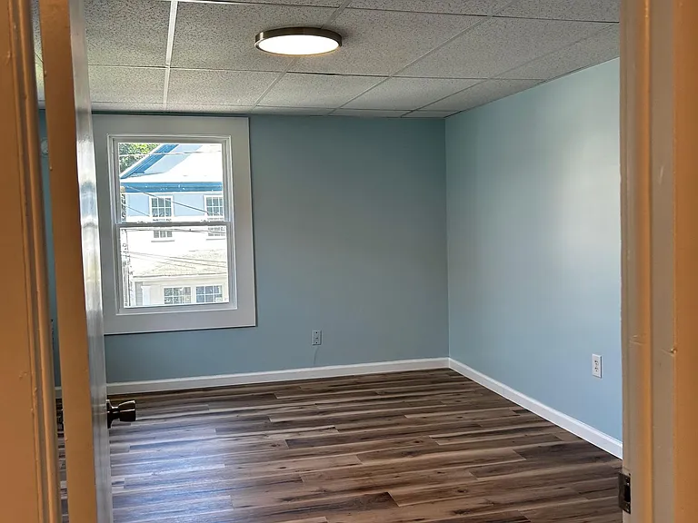 305 Jackson St — Photo 13
