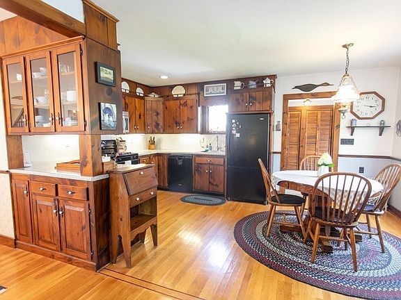 4th image of 32 Stafford St