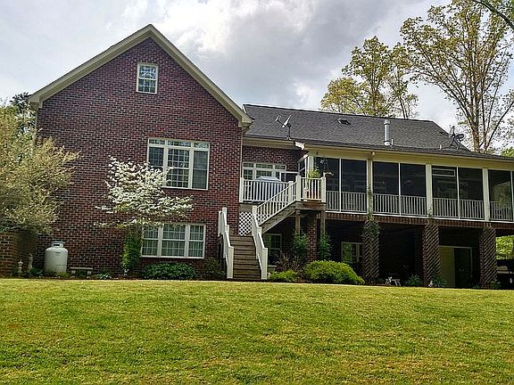 4th image of 207 Sir Peyton Dr